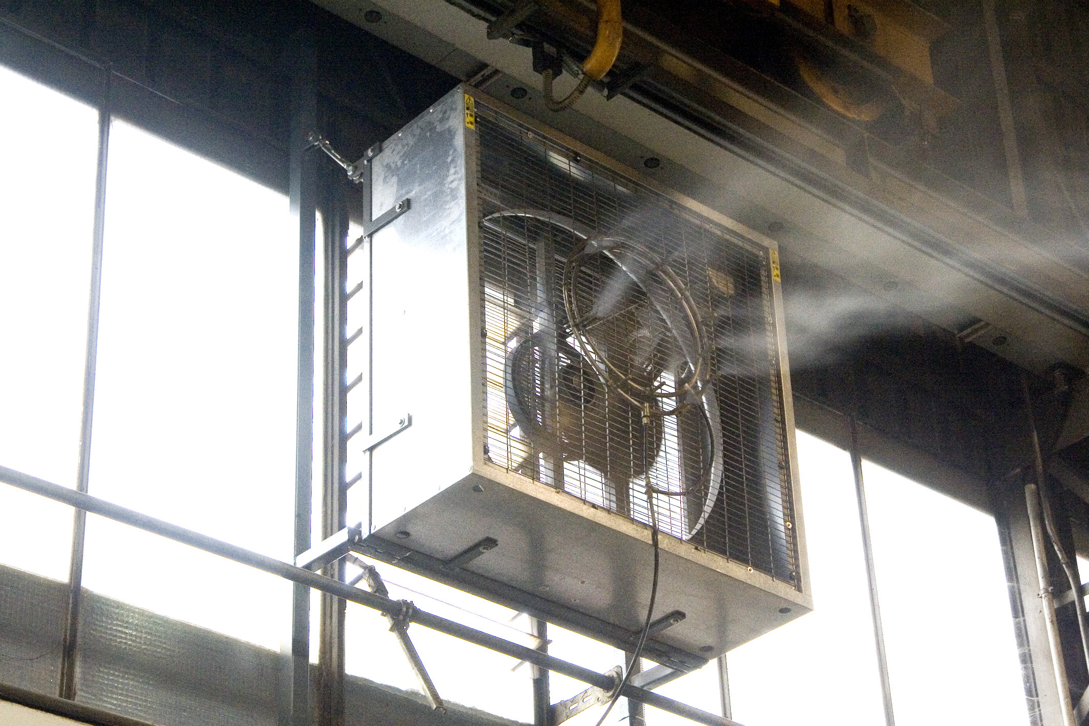 ventilateur industriel avec brumisateur 