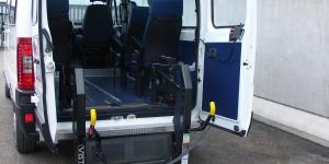 Transport en minibus pour handicaps 
